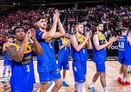 Jugadores del Longevida San Pablo Burgos tras el encuentro en el Madrid Arena