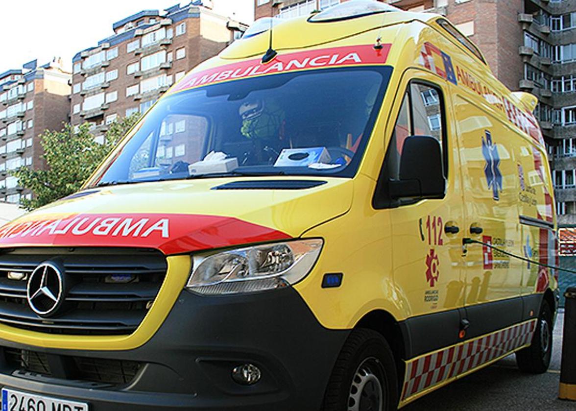 Imagen de archivo de una ambulancia en Burgos.