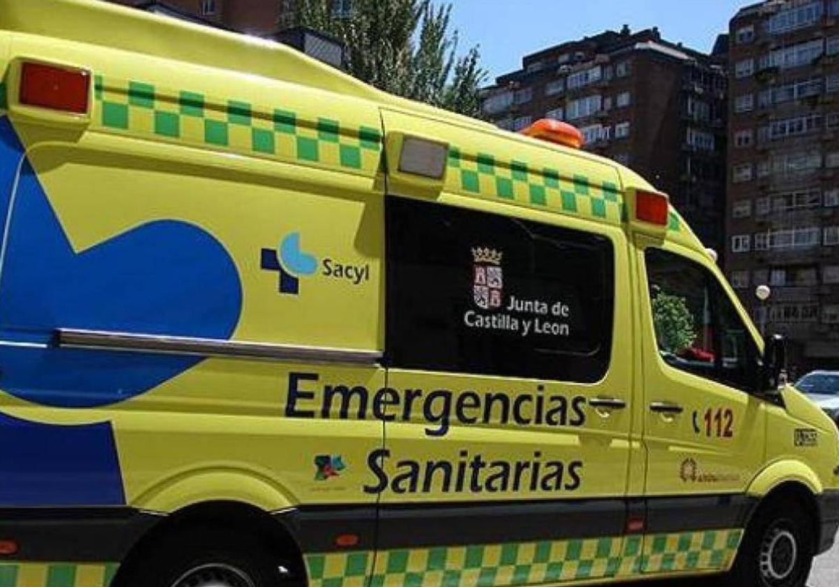 Imagen de archivo de una ambulancia en Burgos.