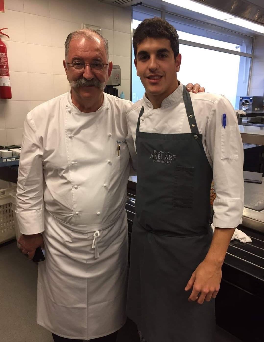 Jorge Luquero junto al dueño del restaurante Akelarre, Pedro Subijana