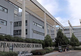 Parada de autobús frente al Hospital Universitario de Burgos (HUBU).