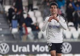 Alex Bermejo, celebrando un gol con la camiseta del Burgos CF.