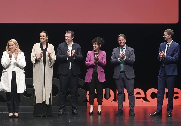 Autoridades y patrocinadores de la gala del décimo aniversario de BURGOSconecta.