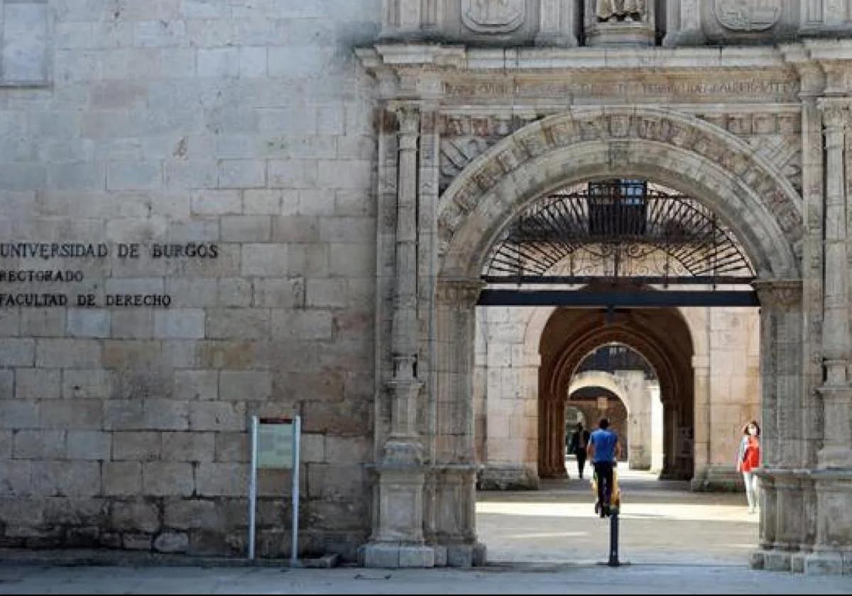 Entrada al Hospital del Rey, sede de la UBU.