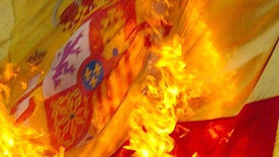 Investigan la quema de banderas de España, Castilla y Europa en el Ayuntamiento de Treviño