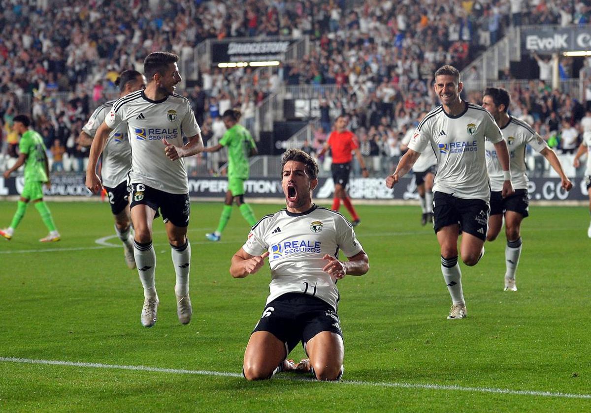 Jugadores del Burgos CF celebran un gol durante esta temporada.