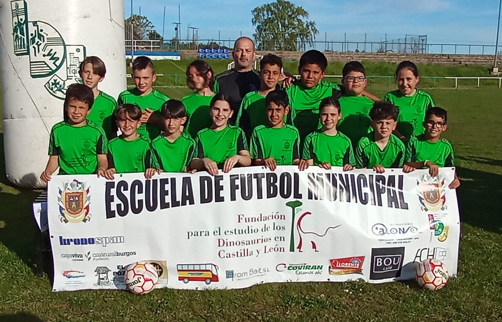 Imágenes de los diez años de la Escuela de Fútbol de Salas