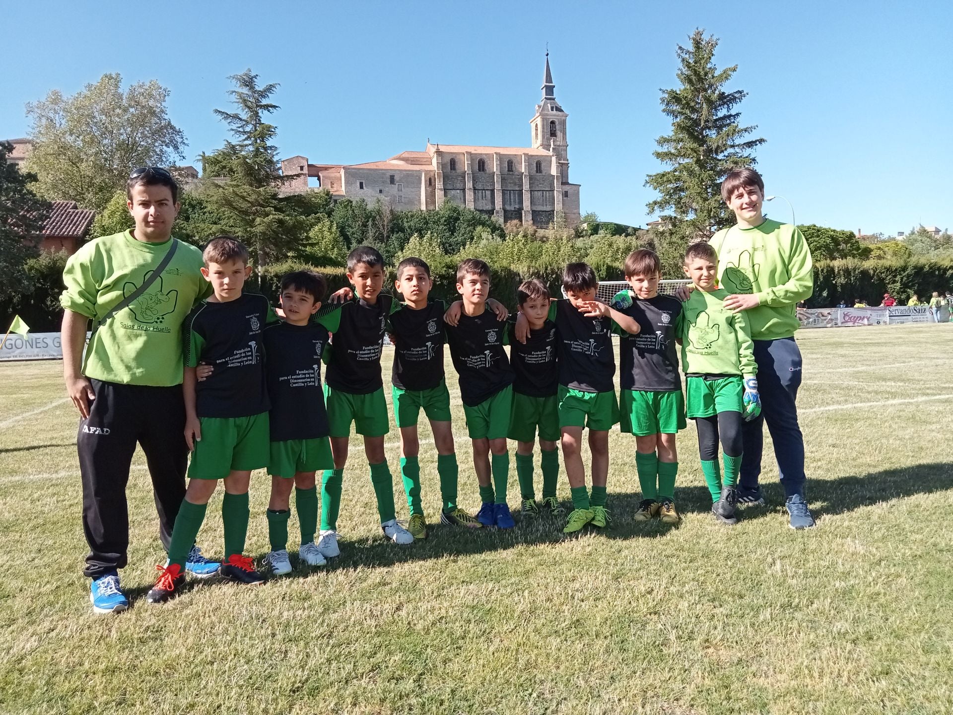 Imágenes de los diez años de la Escuela de Fútbol de Salas