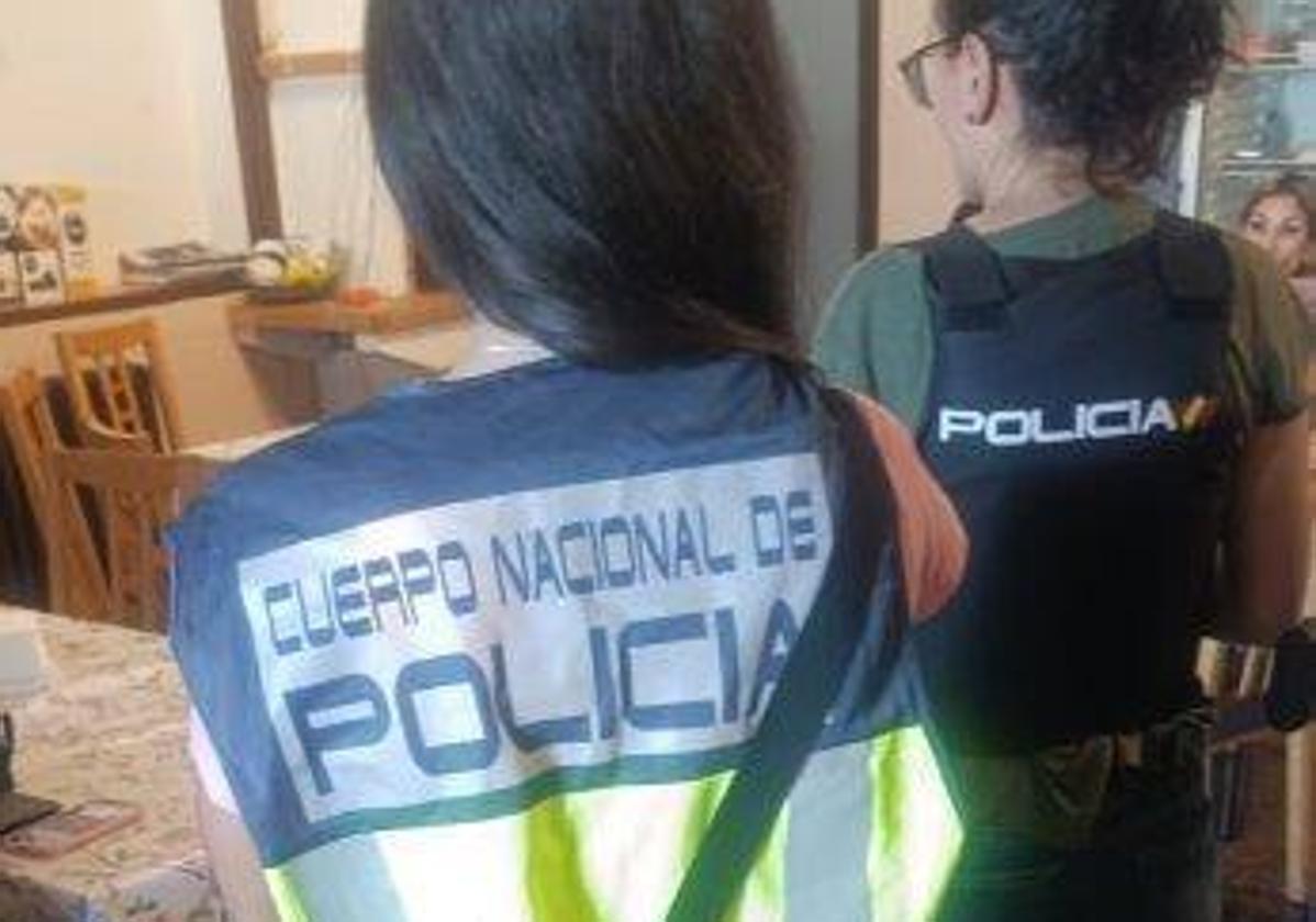 Agentes de la Policía Nacional realizan inspecciones en Miranda de Ebro.