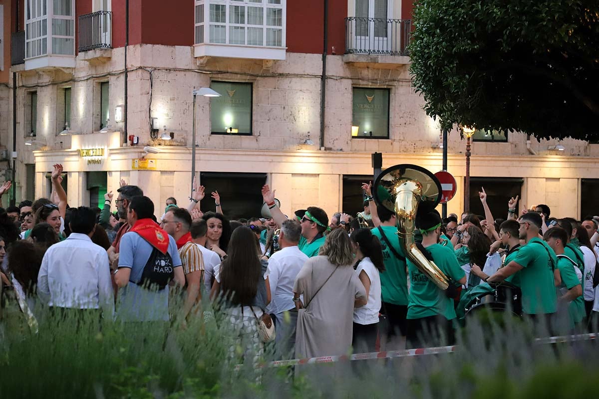 Carlos Sobera pone el pañuelo al Cid y los Bomberos la sorpresa