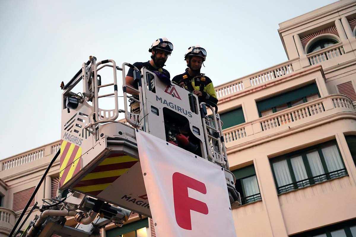 Carlos Sobera pone el pañuelo al Cid y los Bomberos la sorpresa