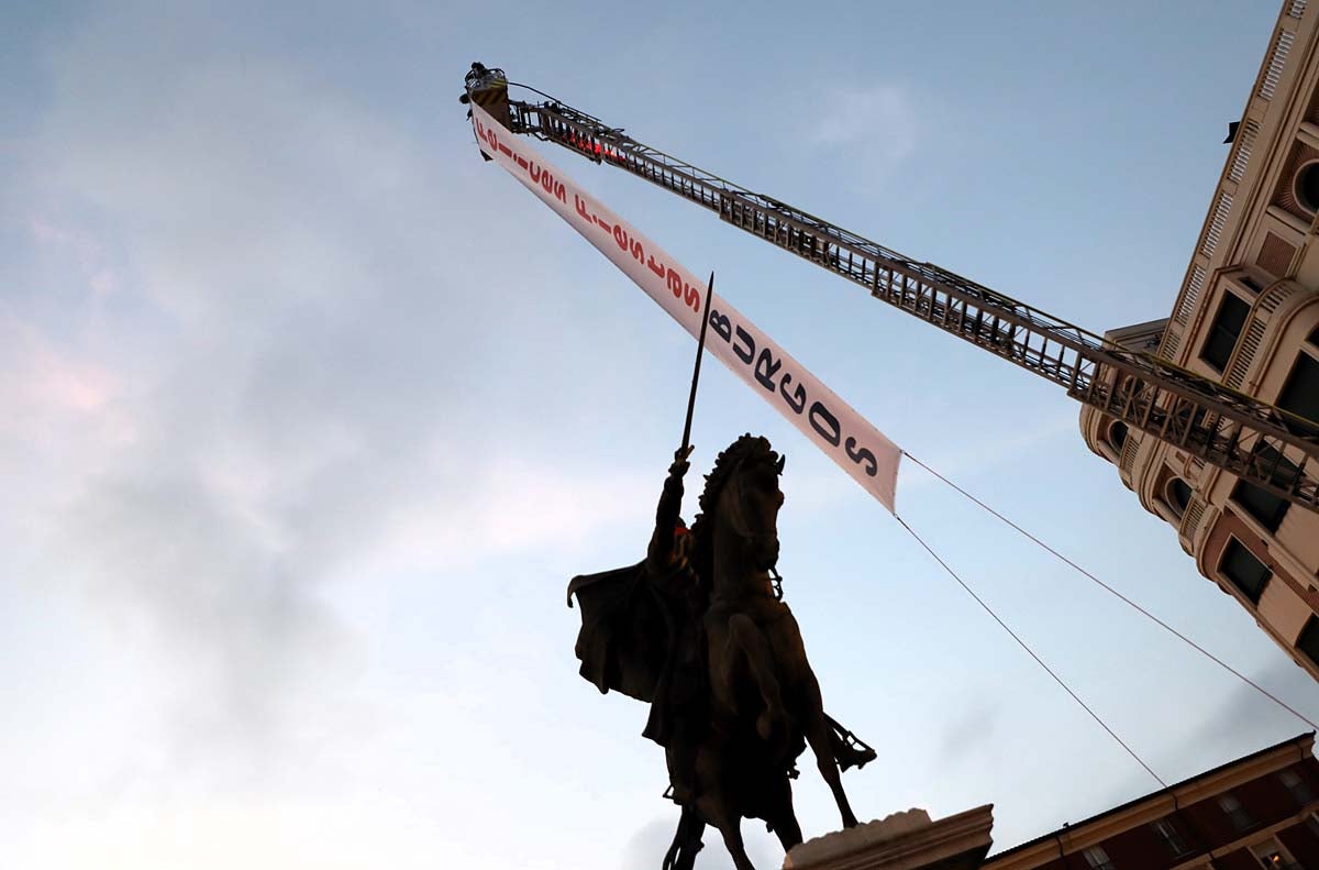 Carlos Sobera pone el pañuelo al Cid y los Bomberos la sorpresa