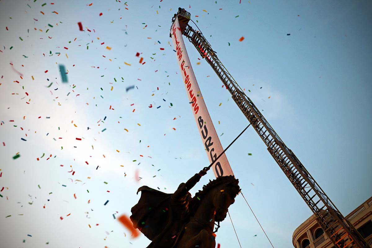 Carlos Sobera pone el pañuelo al Cid y los Bomberos la sorpresa