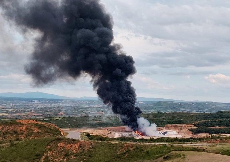 Último incendio ocurrido en uno de estos centros de residuos ubicados en Abajas.