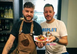 Álvaro Ureña, jefe de cocina junto a Felipe Domínguez, propietario de La Quinta del Monje y su taco 'Carnitas Castellanas'