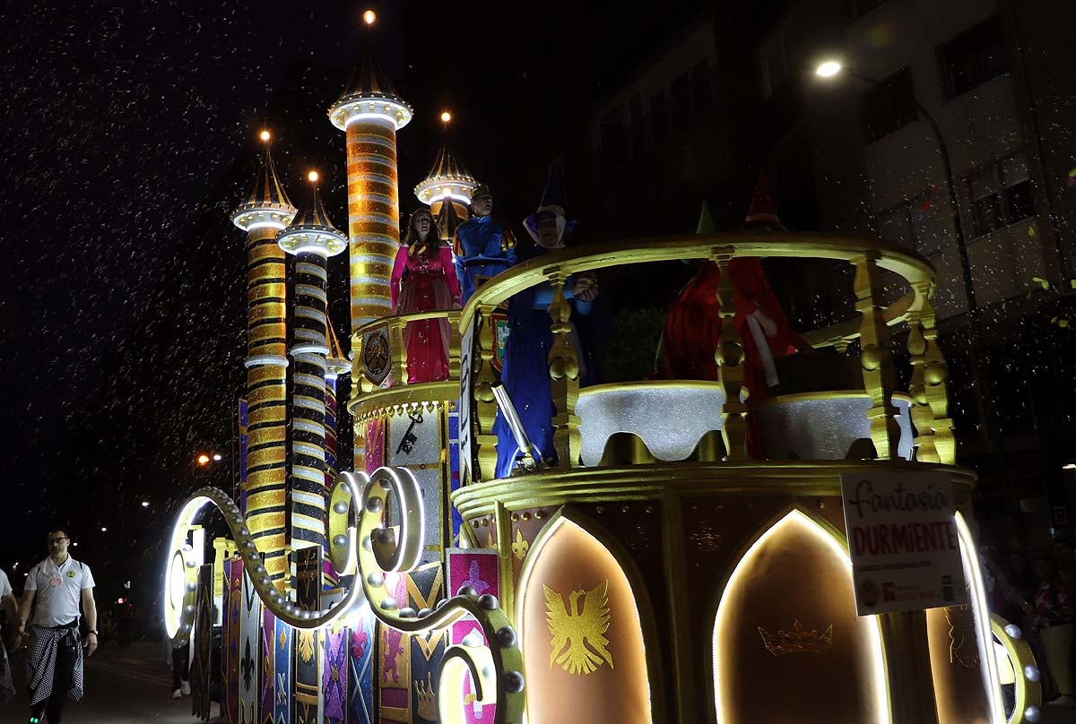 Conoce las carrozas que han animado la Cabalgata nocturna de Sampedros