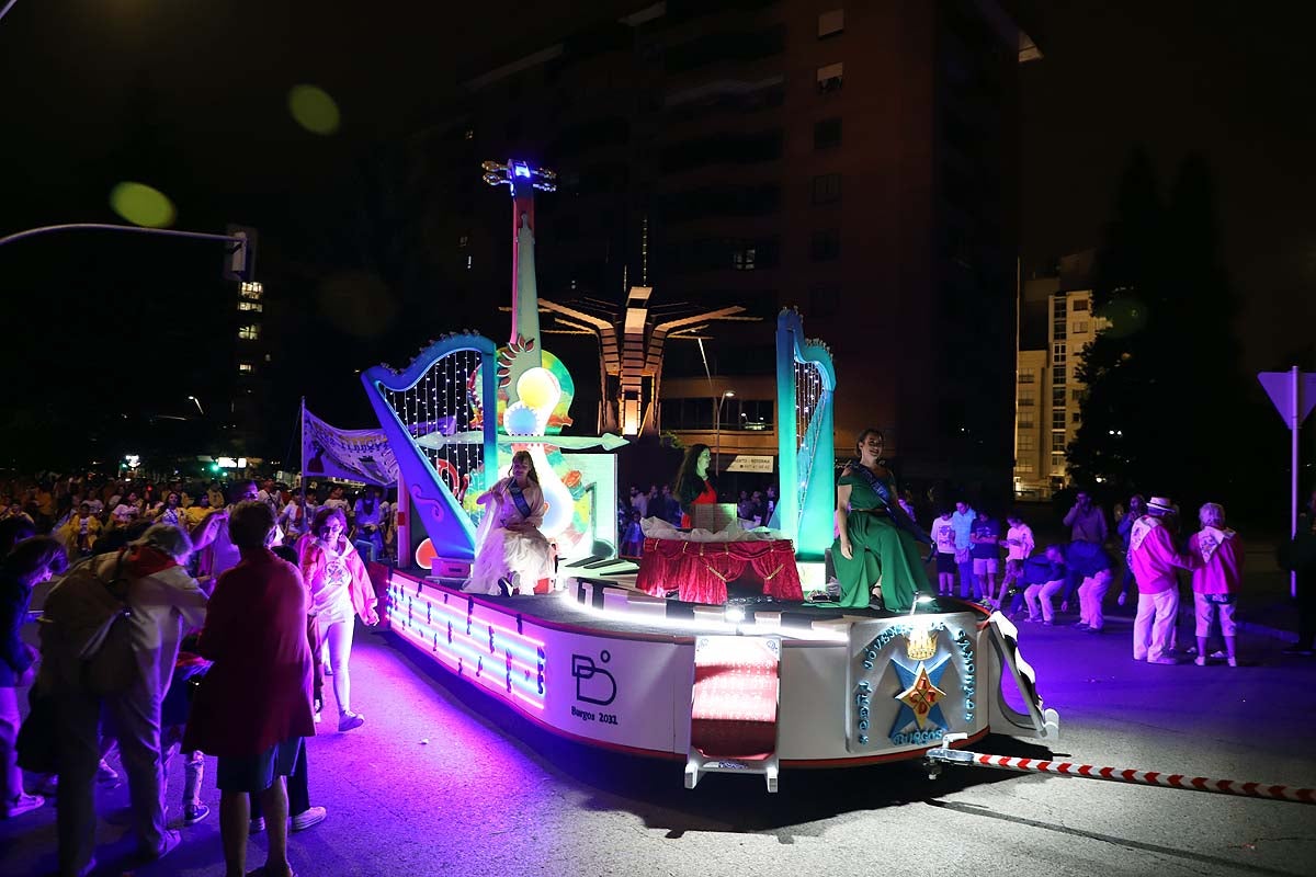 Conoce las carrozas que han animado la Cabalgata nocturna de Sampedros