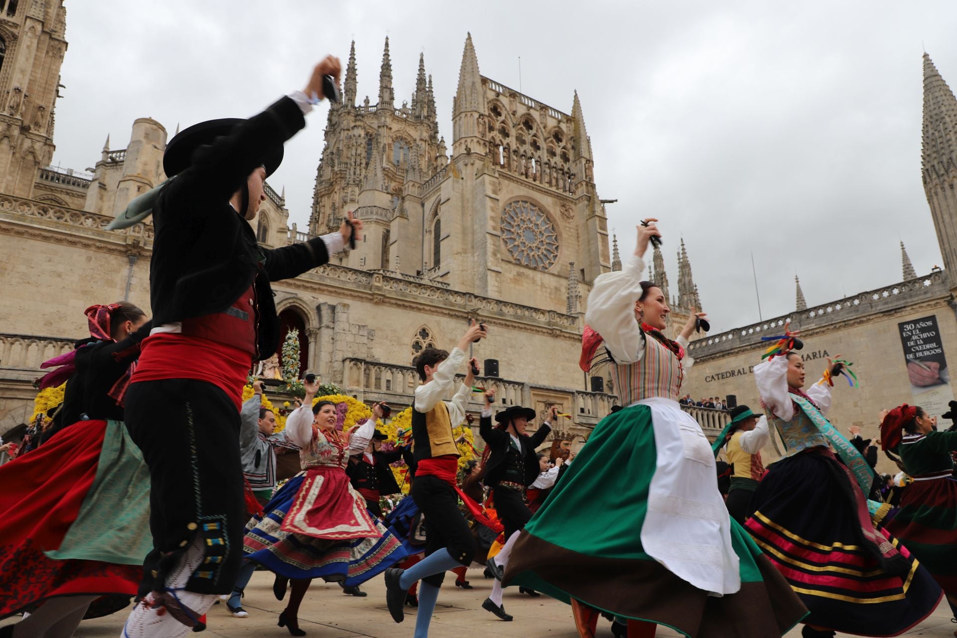 Así ha sido la Ofrenda Floral de los Sampedros en Burgos