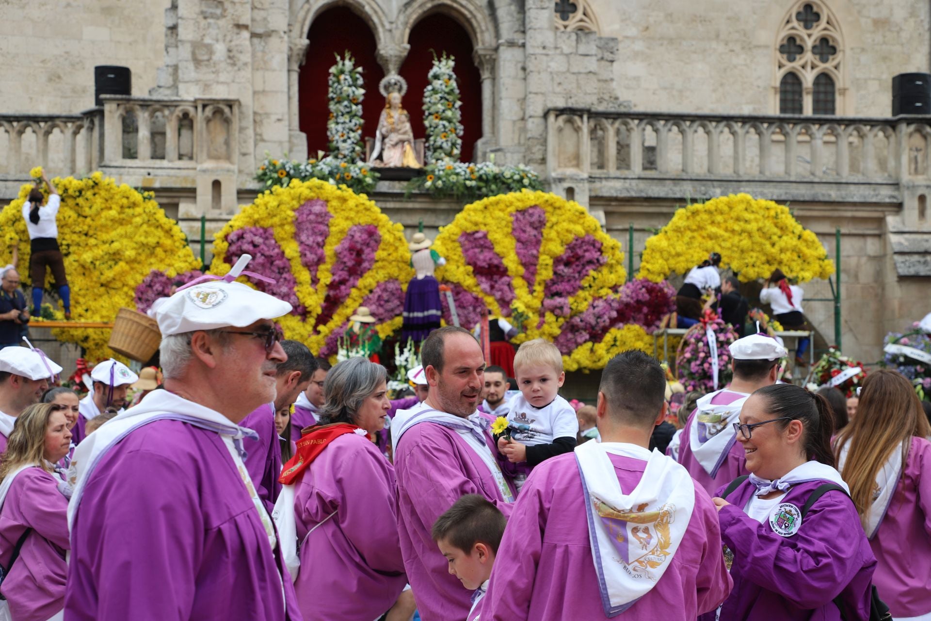 Así ha sido la Ofrenda Floral de los Sampedros en Burgos