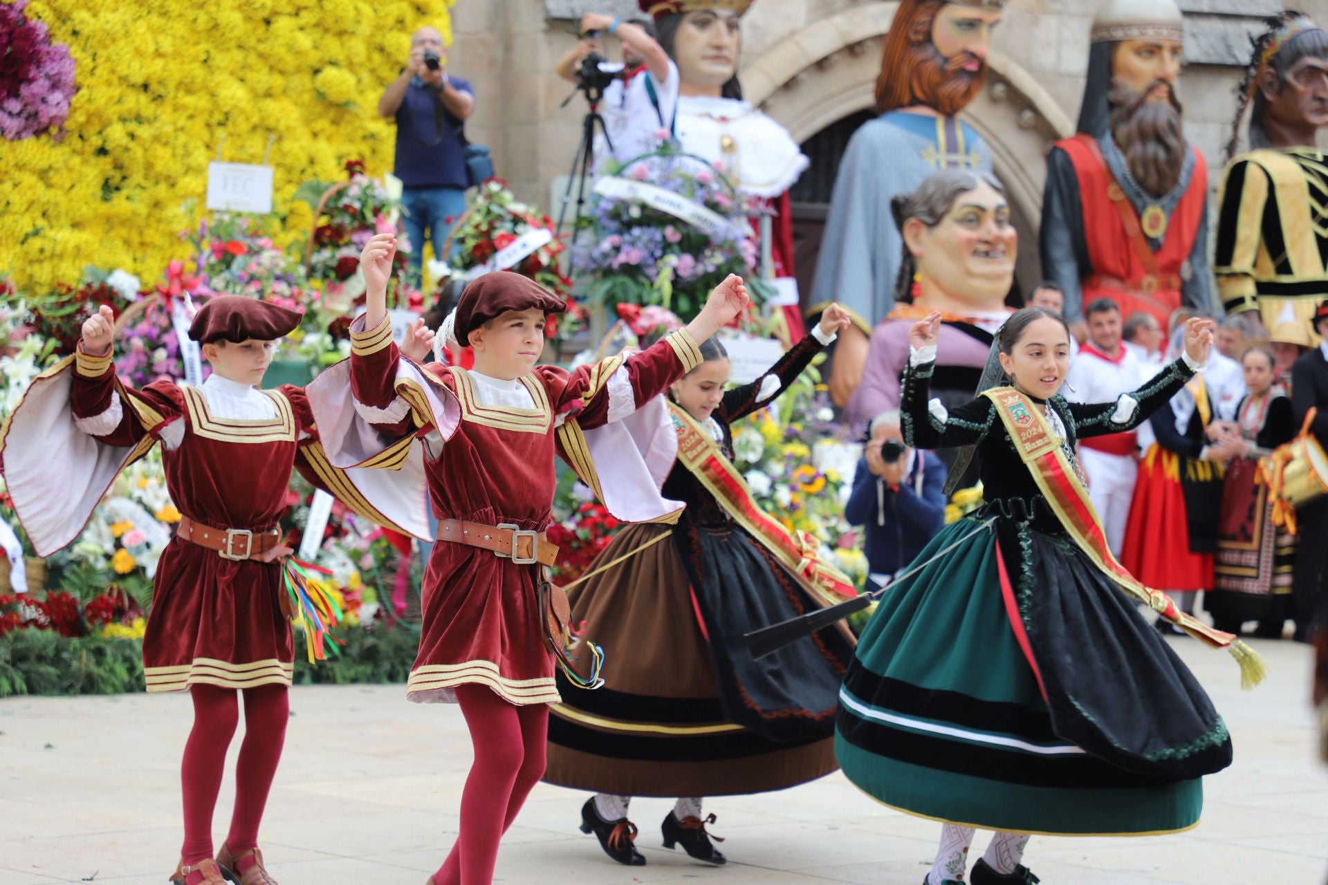 Así ha sido la Ofrenda Floral de los Sampedros en Burgos