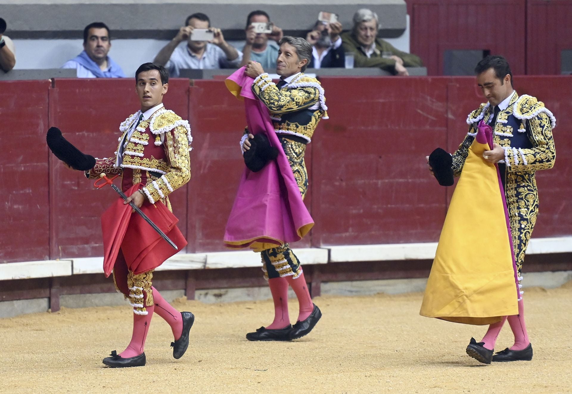 Algunas de las imágenes de la primera corrida de toros de los Sampedros