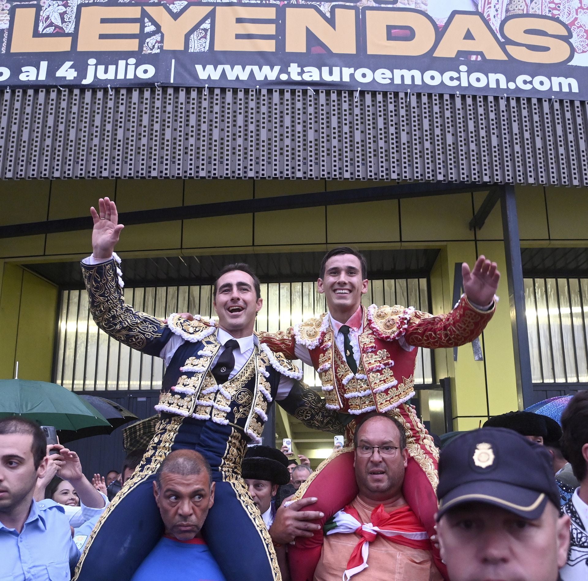 Algunas de las imágenes de la primera corrida de toros de los Sampedros