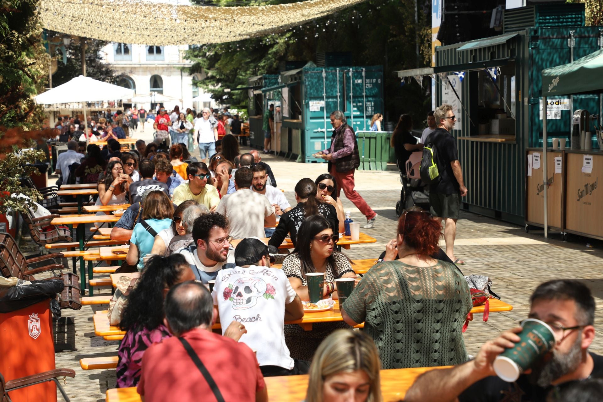 Los burgaleses disfrutan de la música y comida de la zona en Los Cuatro Reyes