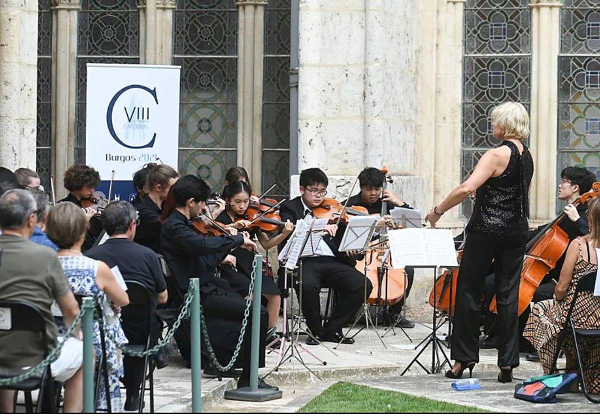 Imagen de archivo de un concierto del Burgos International Music Festival Chamber Orchestra en el claustro de la Catedral.