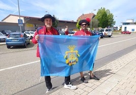 Jose Antonio Fuertes, Concejal de Festejos de Aranda de Duero y Paco Cuevas, informático de Aranda de Duero animando a La Roja en Alemania.