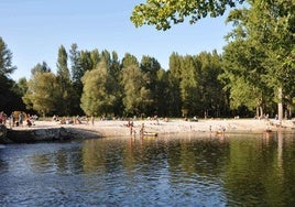 Piscina del parque El Soto en Villarcayo.