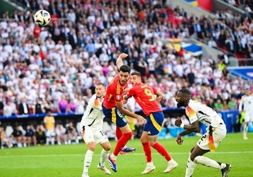 Mikel Merino, el héroe de La Roja que correteó por El Plantío con su padre, Miguel