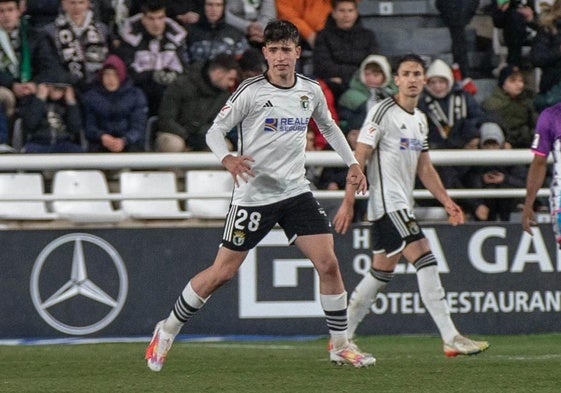 Saúl del Cerro durante su partido contra el Real Valladolid.