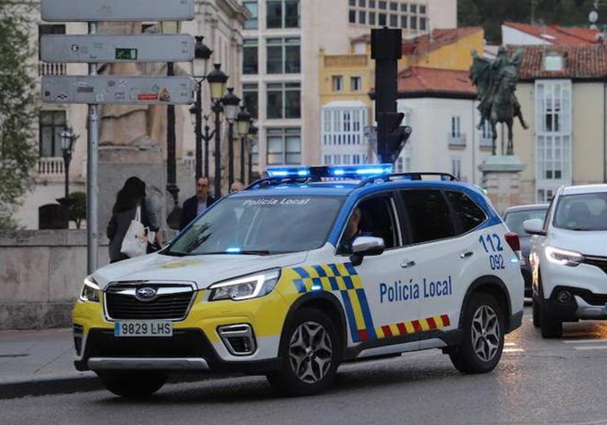 Imagen de archivo de un coche de la Policía Local de Burgos.