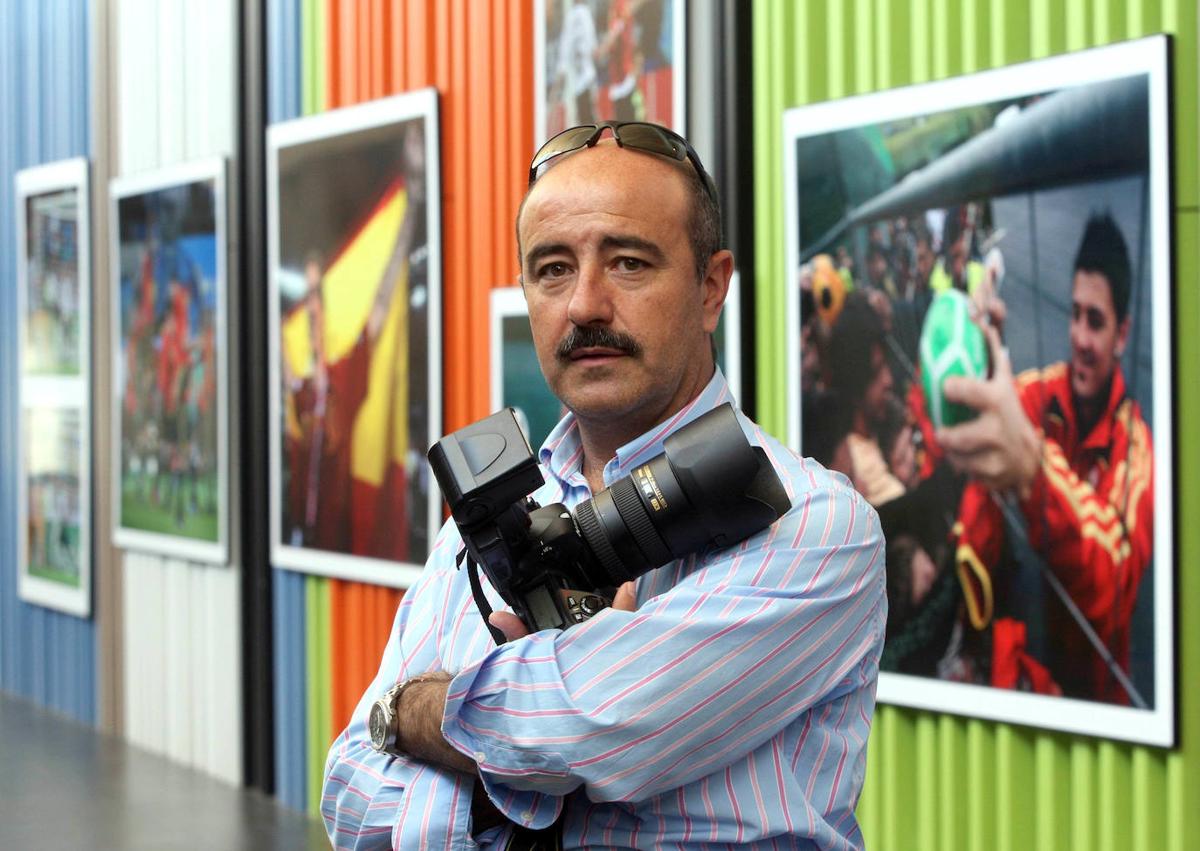 Imagen secundaria 1 - Félix Ordóñez, el fotógrafo de Burgos que tocó la gloria de España en la Eurocopa de 2008