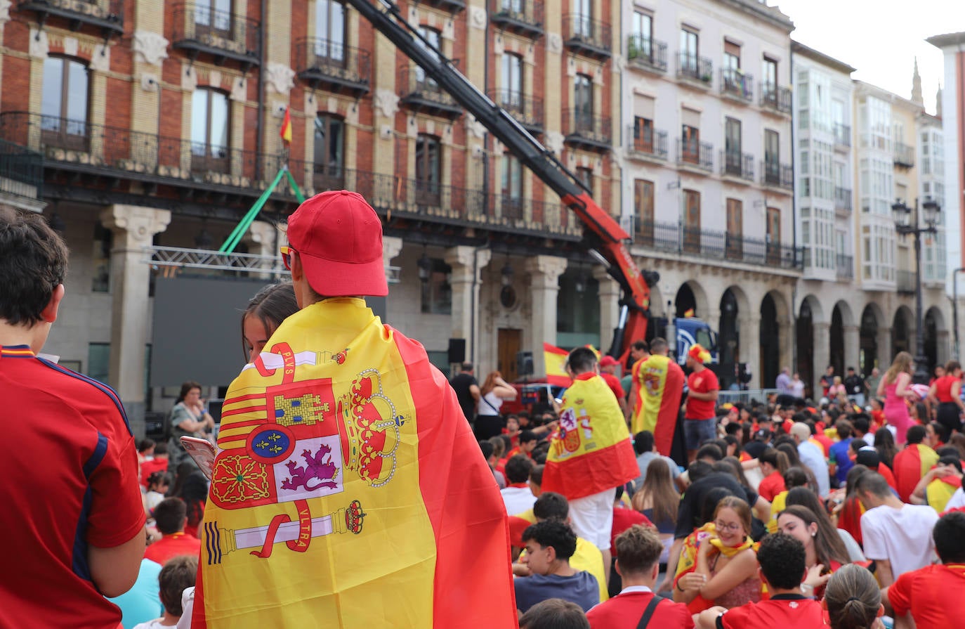 Las imágenes de cientos de burgaleses apoyando a La Roja en la final de la Eurocopa