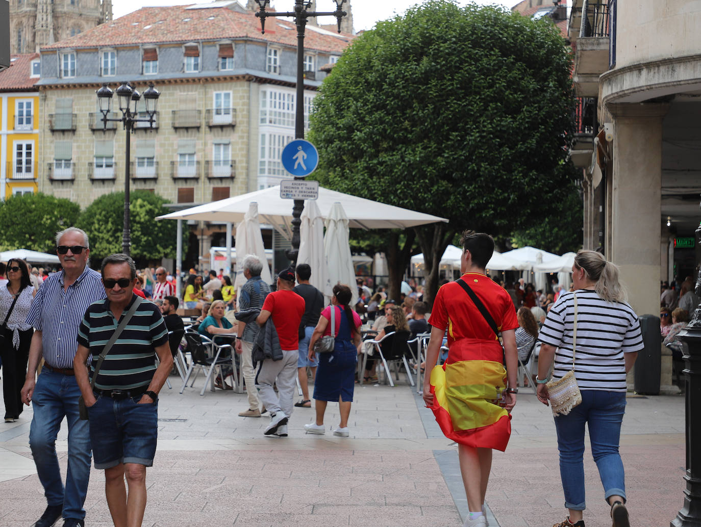 Las imágenes de cientos de burgaleses apoyando a La Roja en la final de la Eurocopa