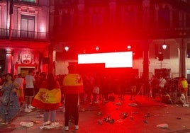 La pantalla de la Plaza Mayor de Burgo emitía un destello rojo hasta el minuto 66.