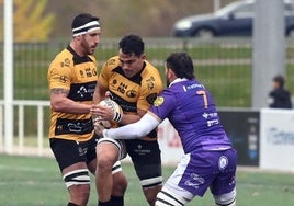 Vicente Boronat, controlando el oval con la camiseta del Recoletas Burgos Caja Rural.