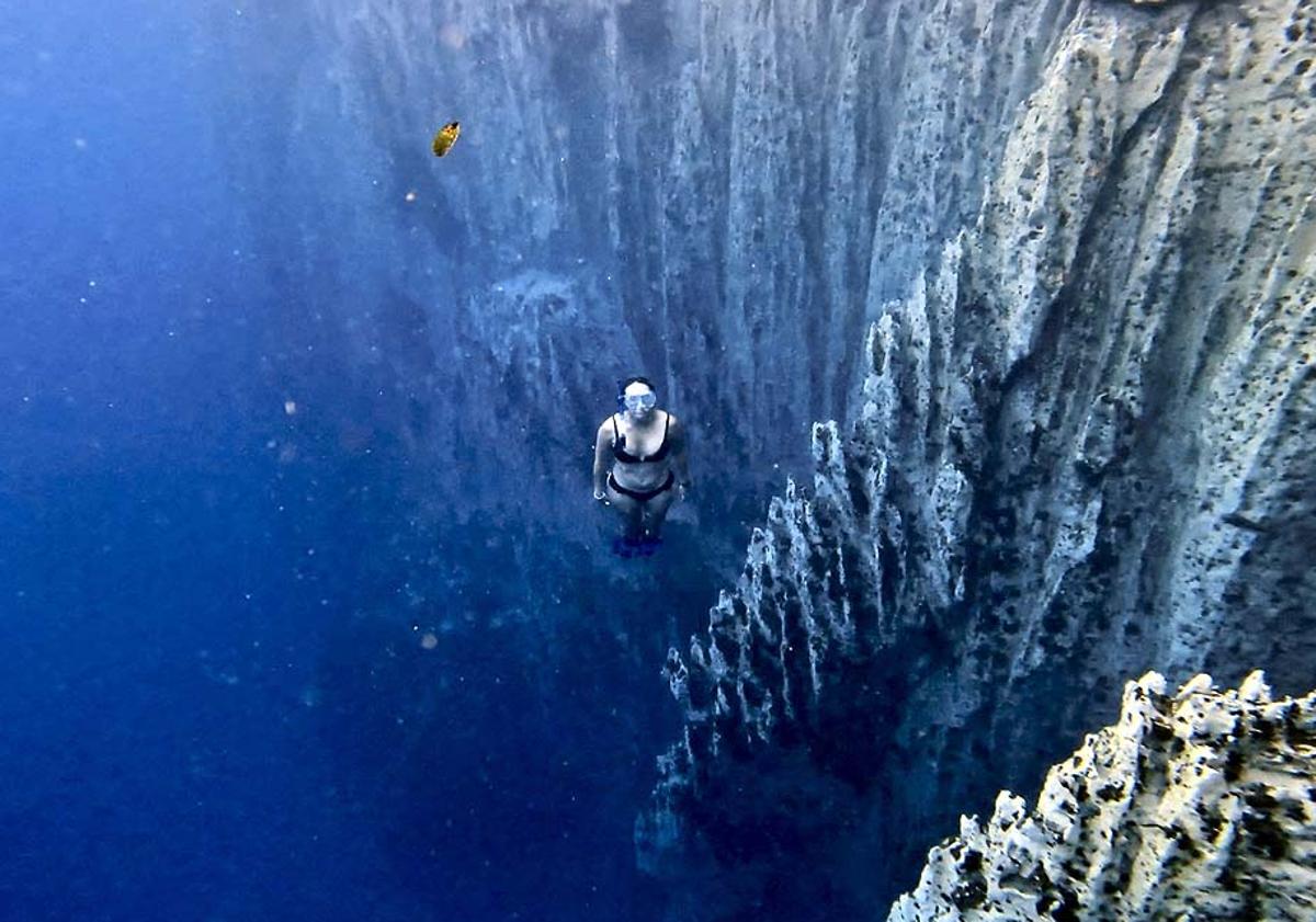 Imagen principal - Buceo en Corón, Filipinas. Ayutthaya en Tailandia y Taman Dedari en Bali.