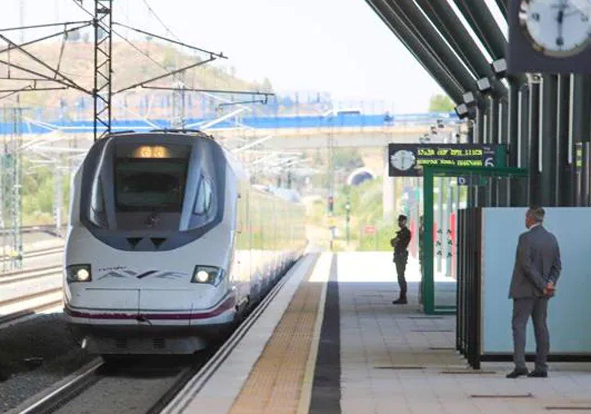 El Ave ha llegado puntual a la estación de Burgos.