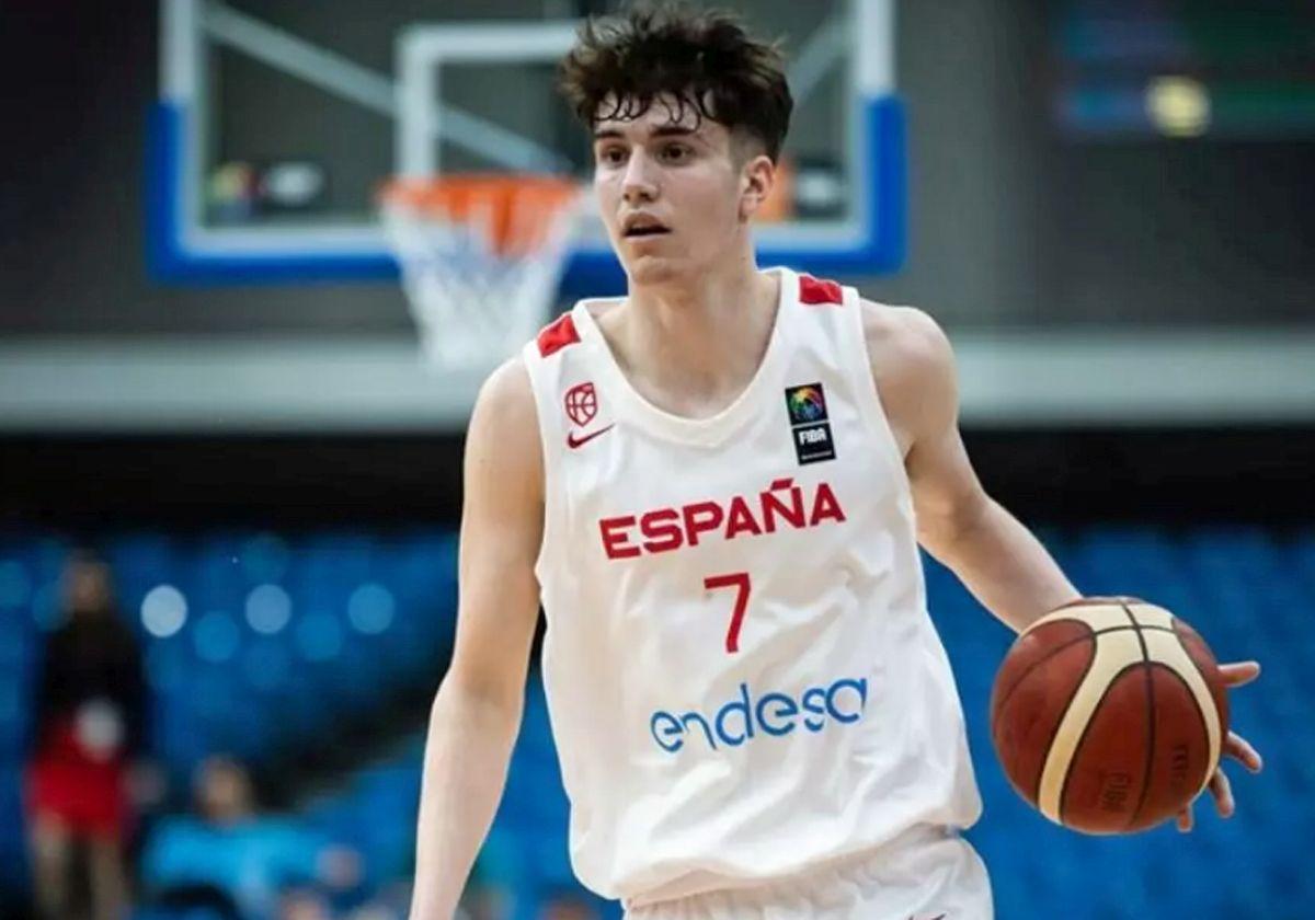 Jordi Rodríguez, en un partido con la selección española Sub 19.