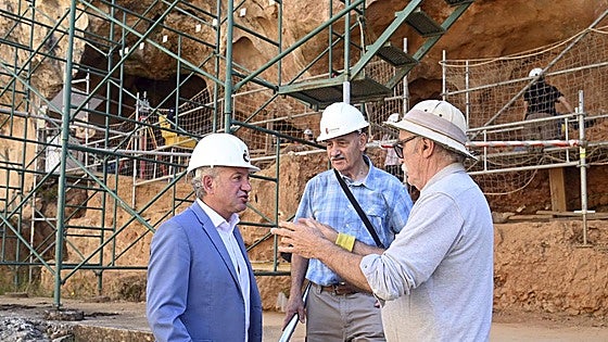 Sen se compromete a reforzar la colaboración del Gobierno con los yacimientos de Atapuerca