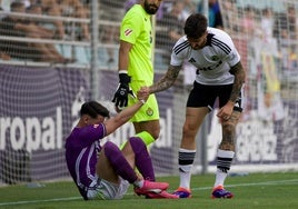 El partido fue de guante blanco sobre el césped.