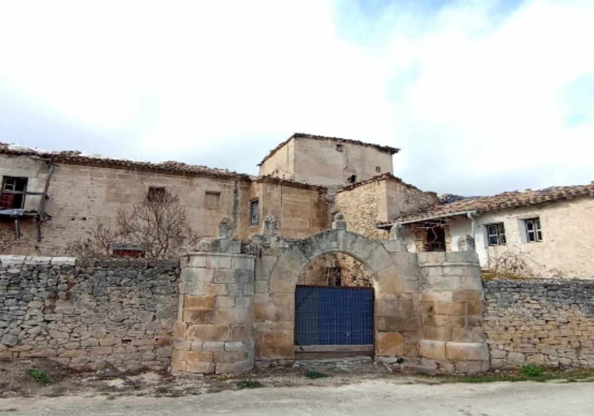 Palacio a la venta en un pueblo de Burgos.