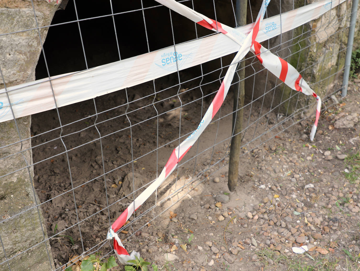 La basura se acumula en la ribera del Arlanzón en Burgos