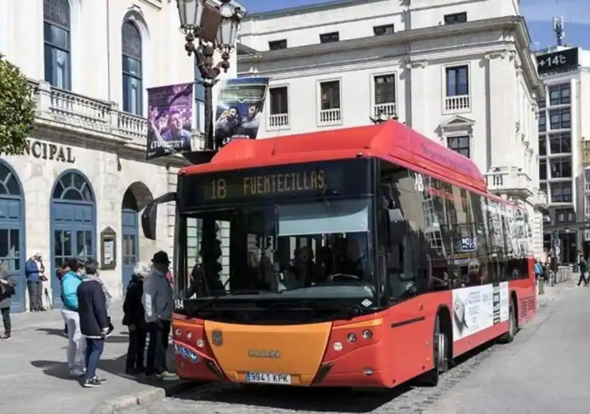 Los mayores de 65 años pueden viajar gratis en los autobuses urbanos de Burgos con la nueva tarjeta.