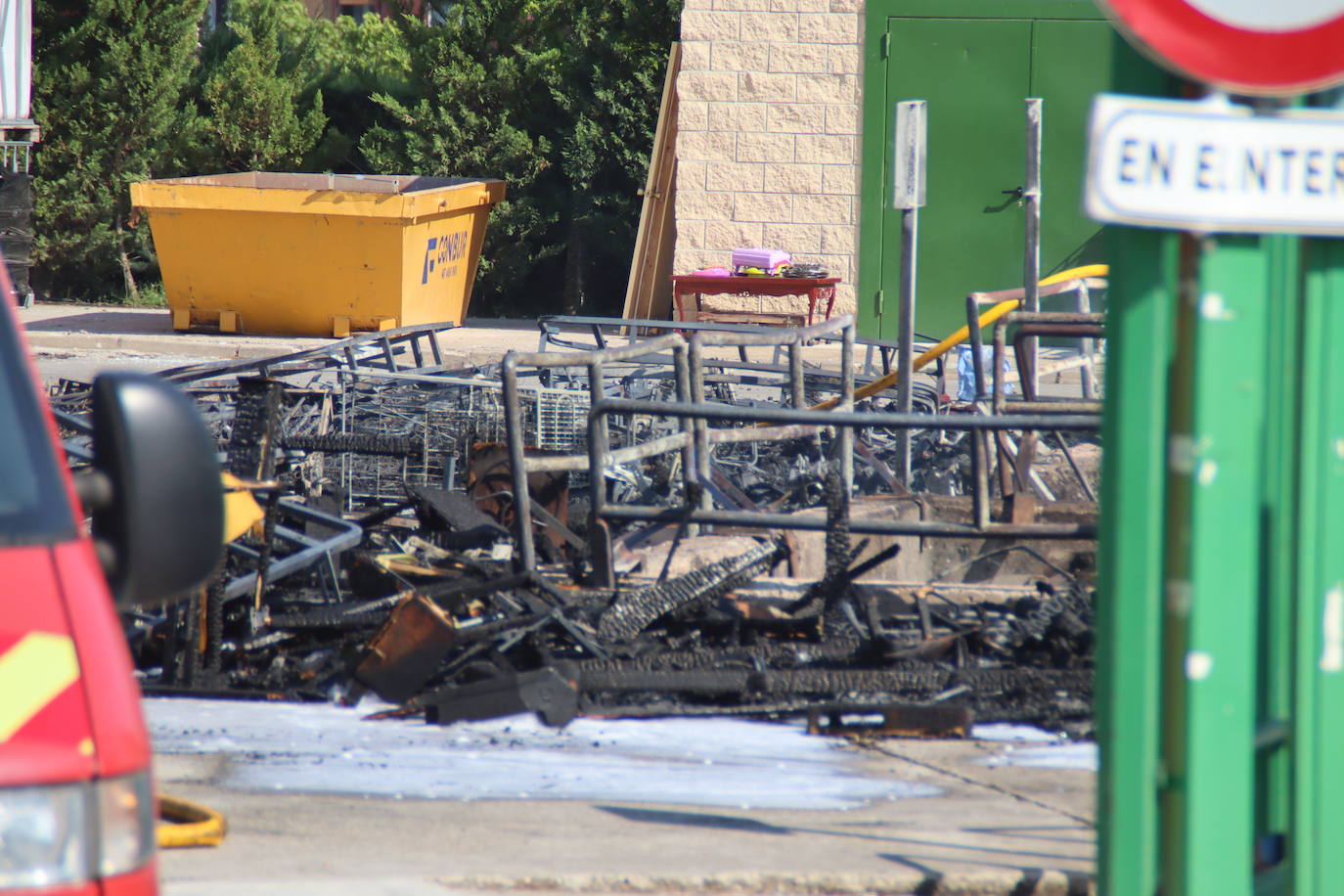 Así ha sido el incendio en el punto limpio norte de Burgos