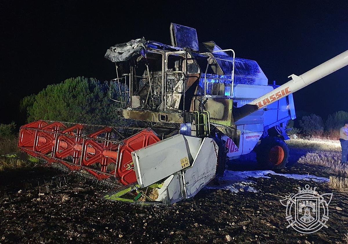La cosechadora quedó totalmente destrozada.