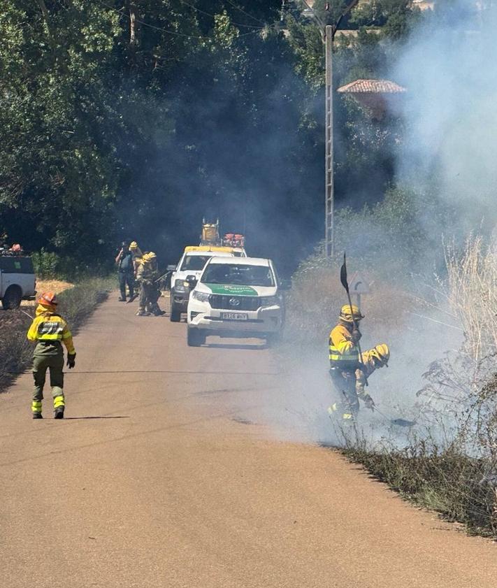 Imagen secundaria 2 - Controlan un incendio forestal en Villela