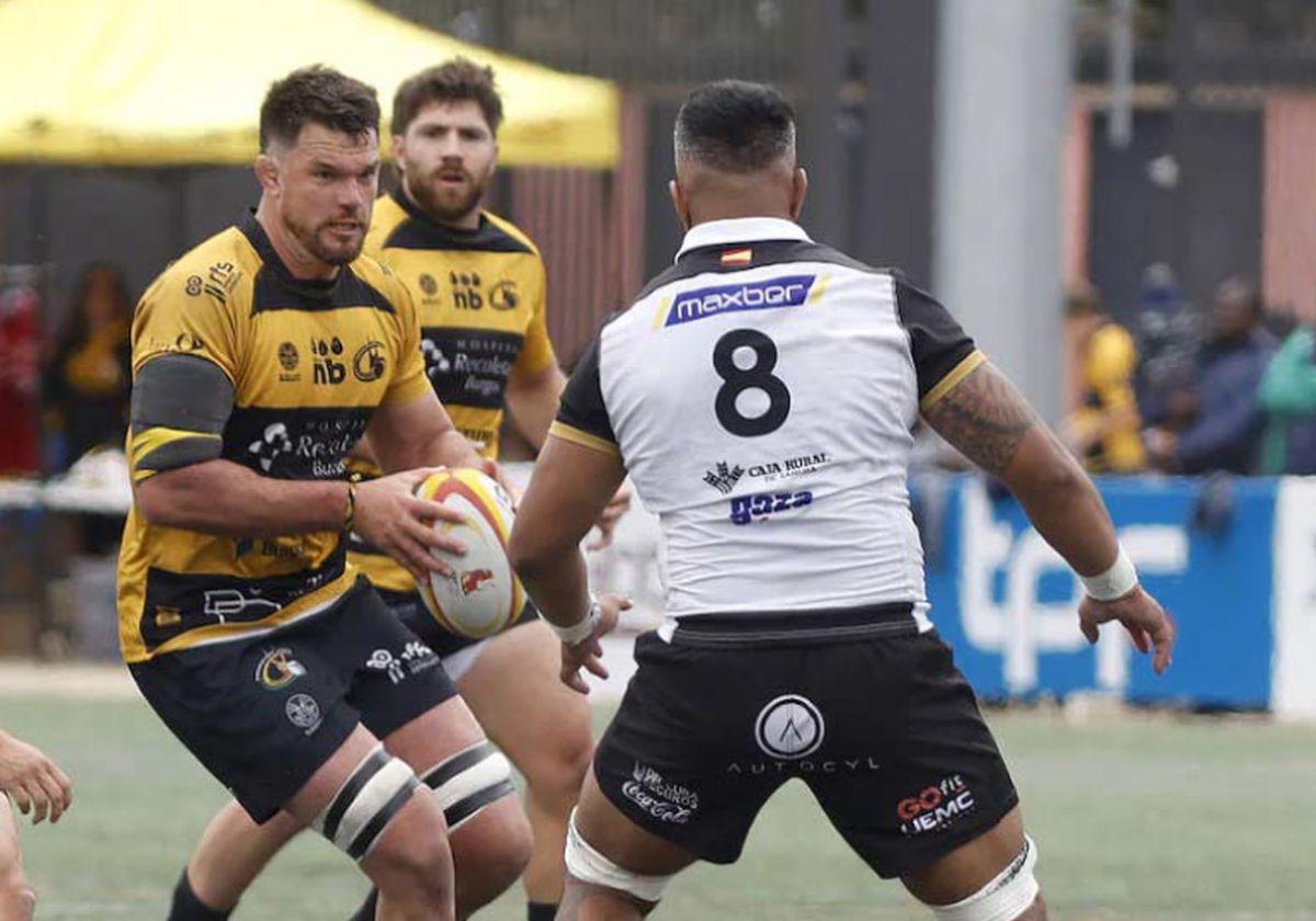 Johan Wagenaar, controlando el oval con la camiseta del Recoletas.